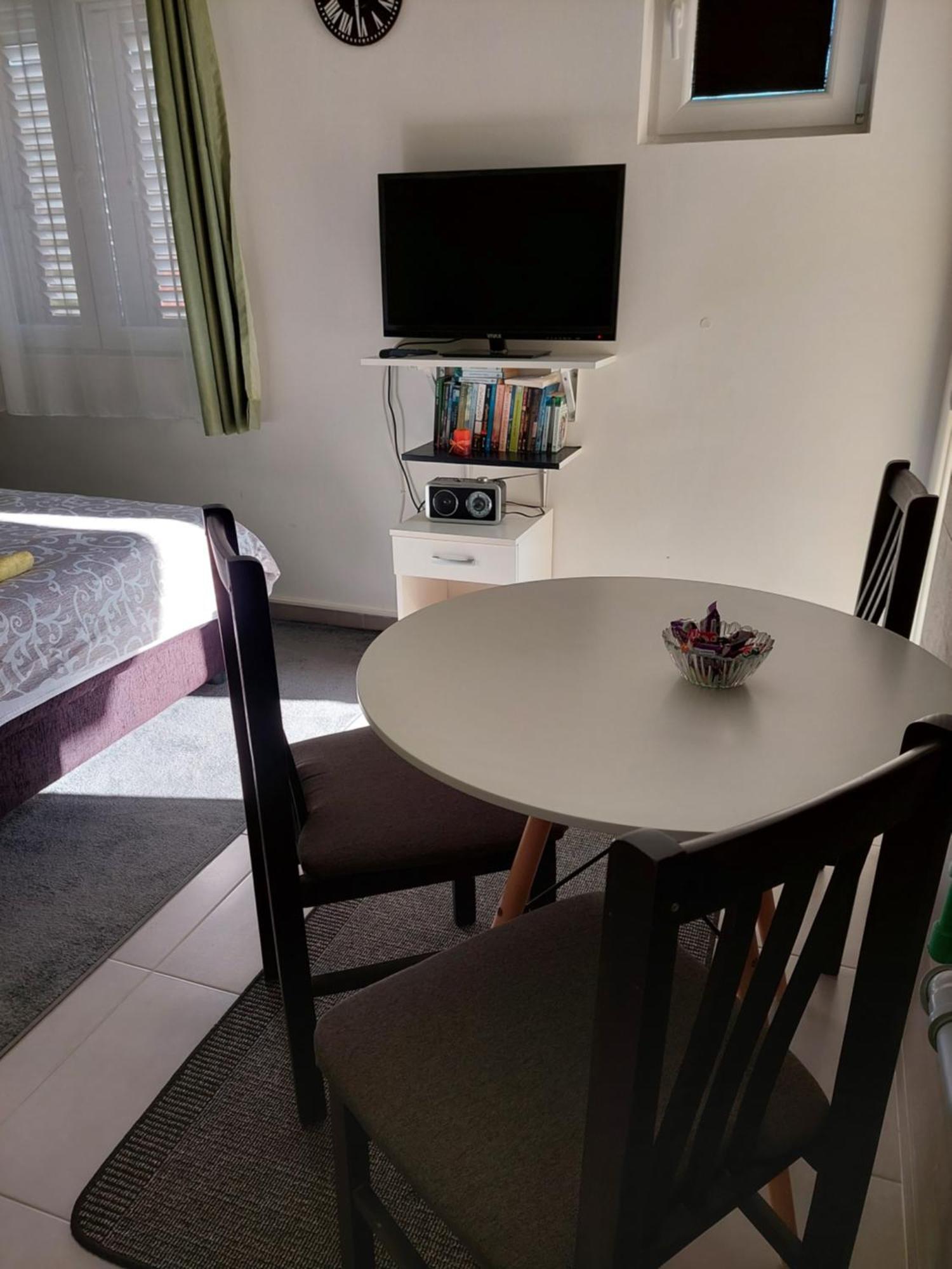 Apartmani Irena Tivat Bilik gambar